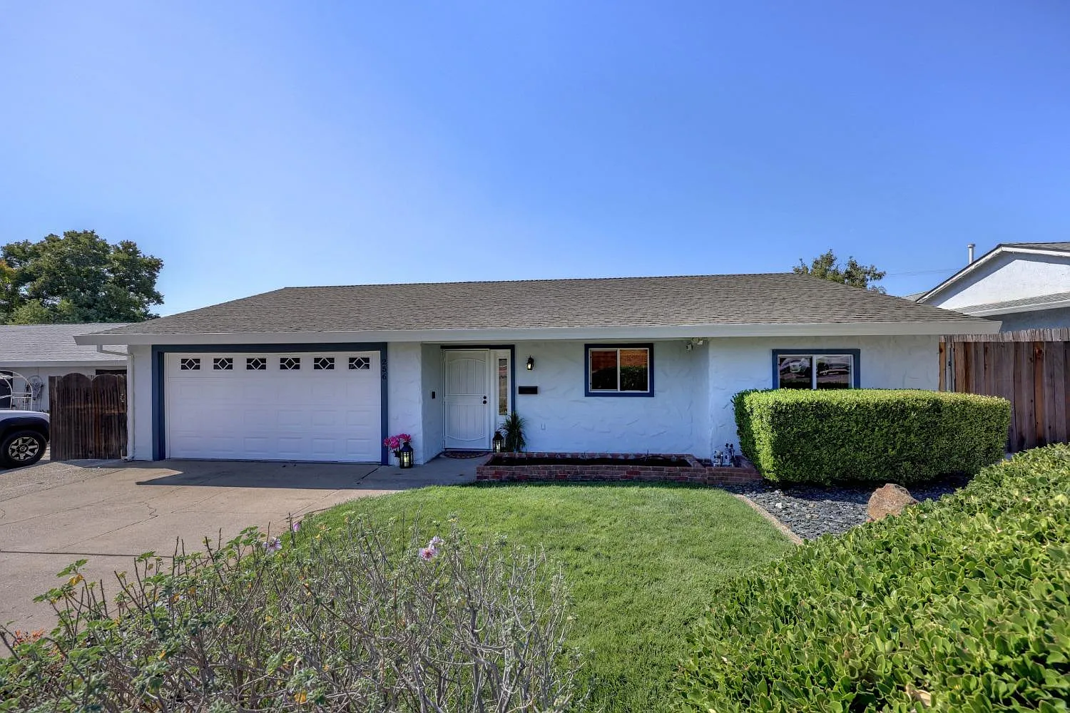 256 Flower Dr photo 1