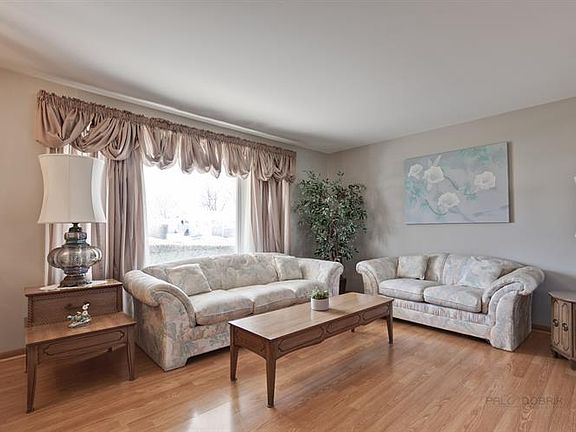 5th image of 630 Flagstaff Ln