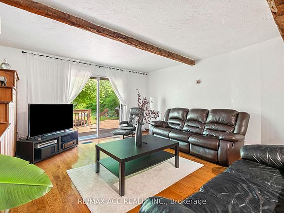 3rd image of 11 Maple Ln