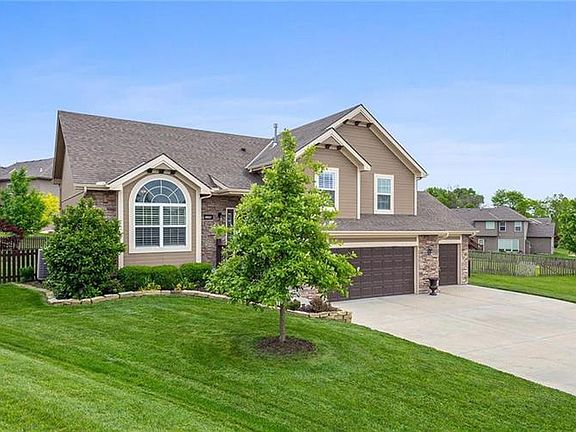 2nd image of 10217 N Elmwood Ct