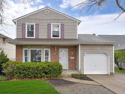 (Undisclosed Address), Farmingdale, NY, 11735