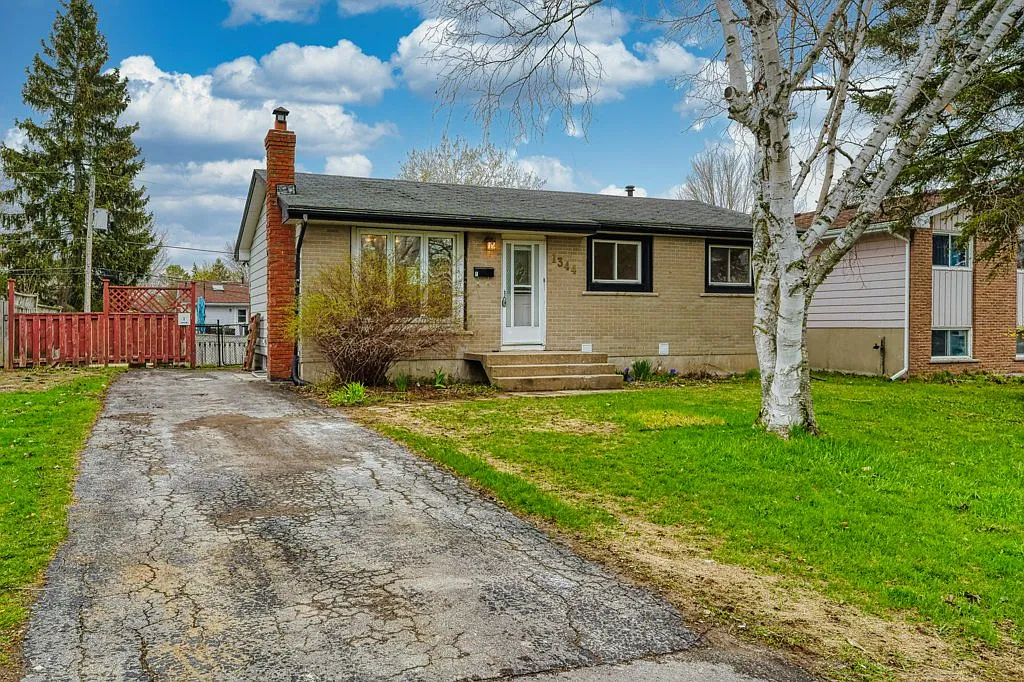 1344 Waverley Crescent Kingston — Photo 1