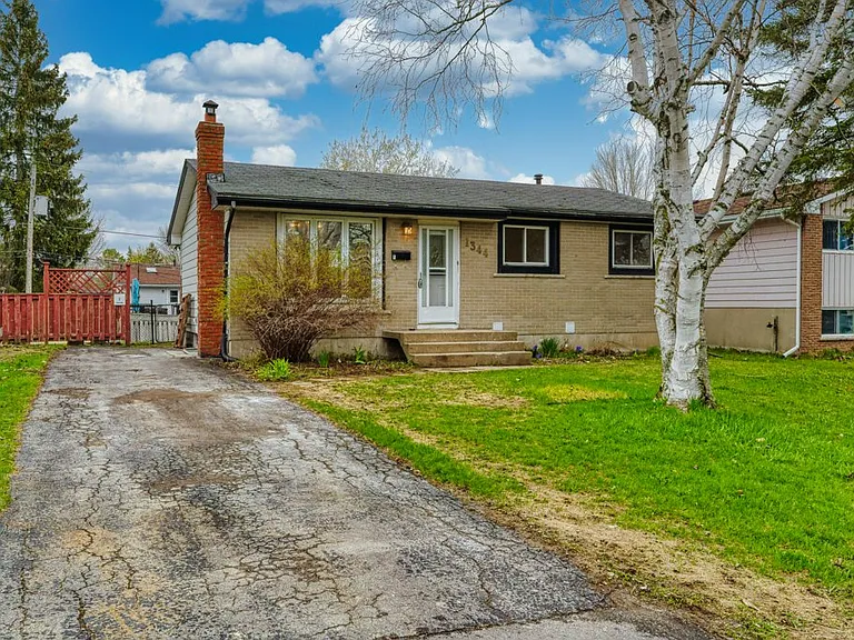 1344 Waverley Cres #2 — Photo 1