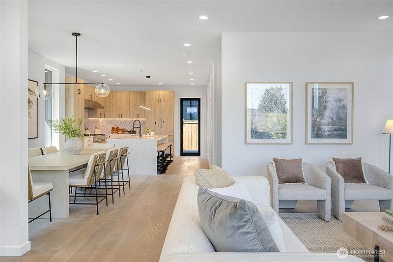 3rd image of 4219 51st Avenue S
