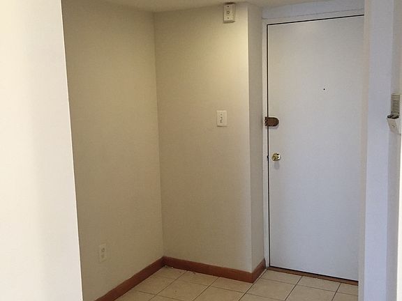 5th image of 870 N 28th St APT 121