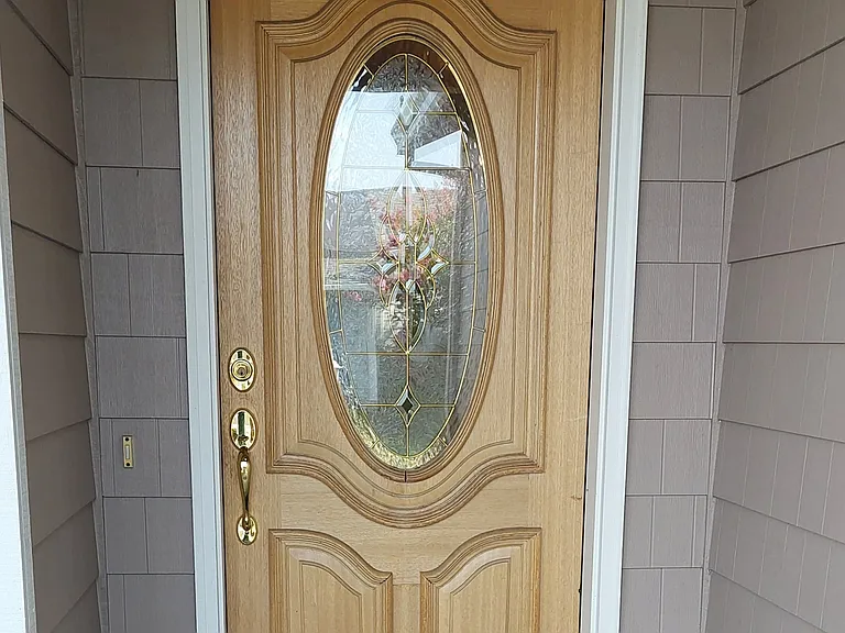 2102 Lara Ln — Photo 3