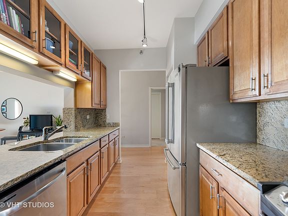 4th image of 1160 S Michigan Ave APT 3202