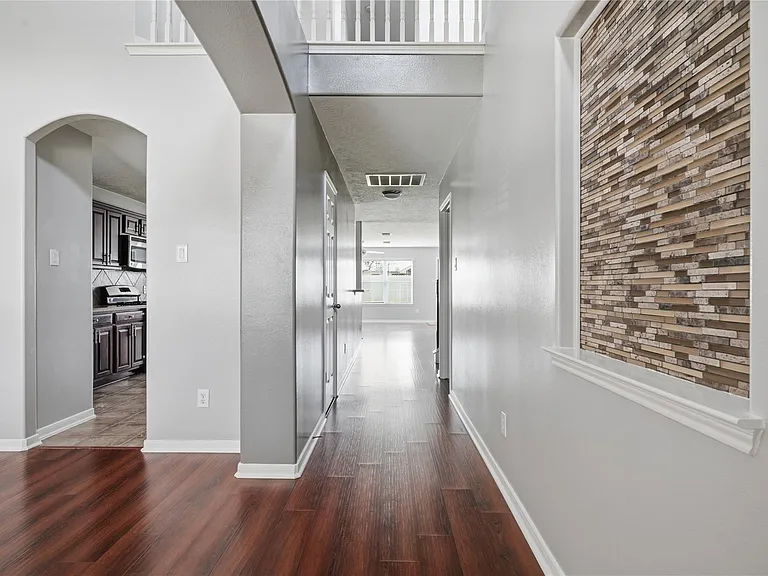 2605 Los Alamos Cir — Photo 4