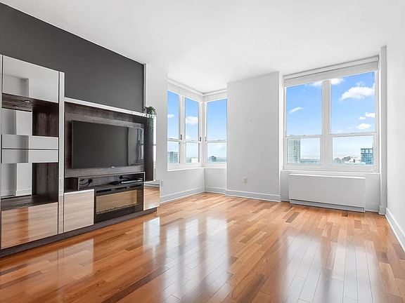 2nd image of 88 Morgan St APT 4509