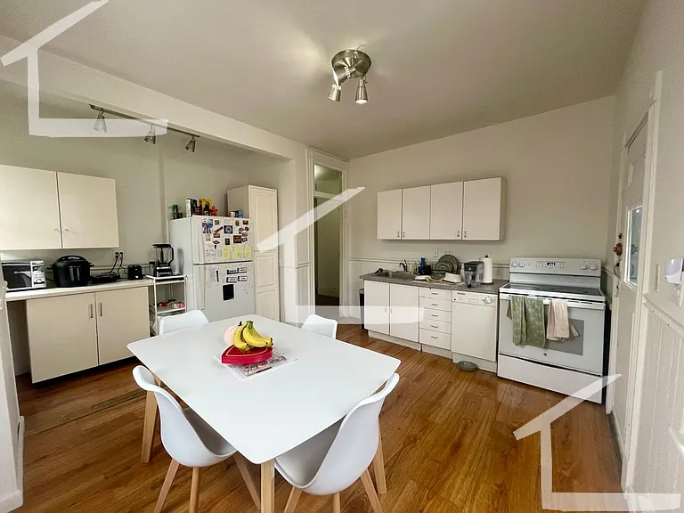 13 Euston St #3 — Photo 8
