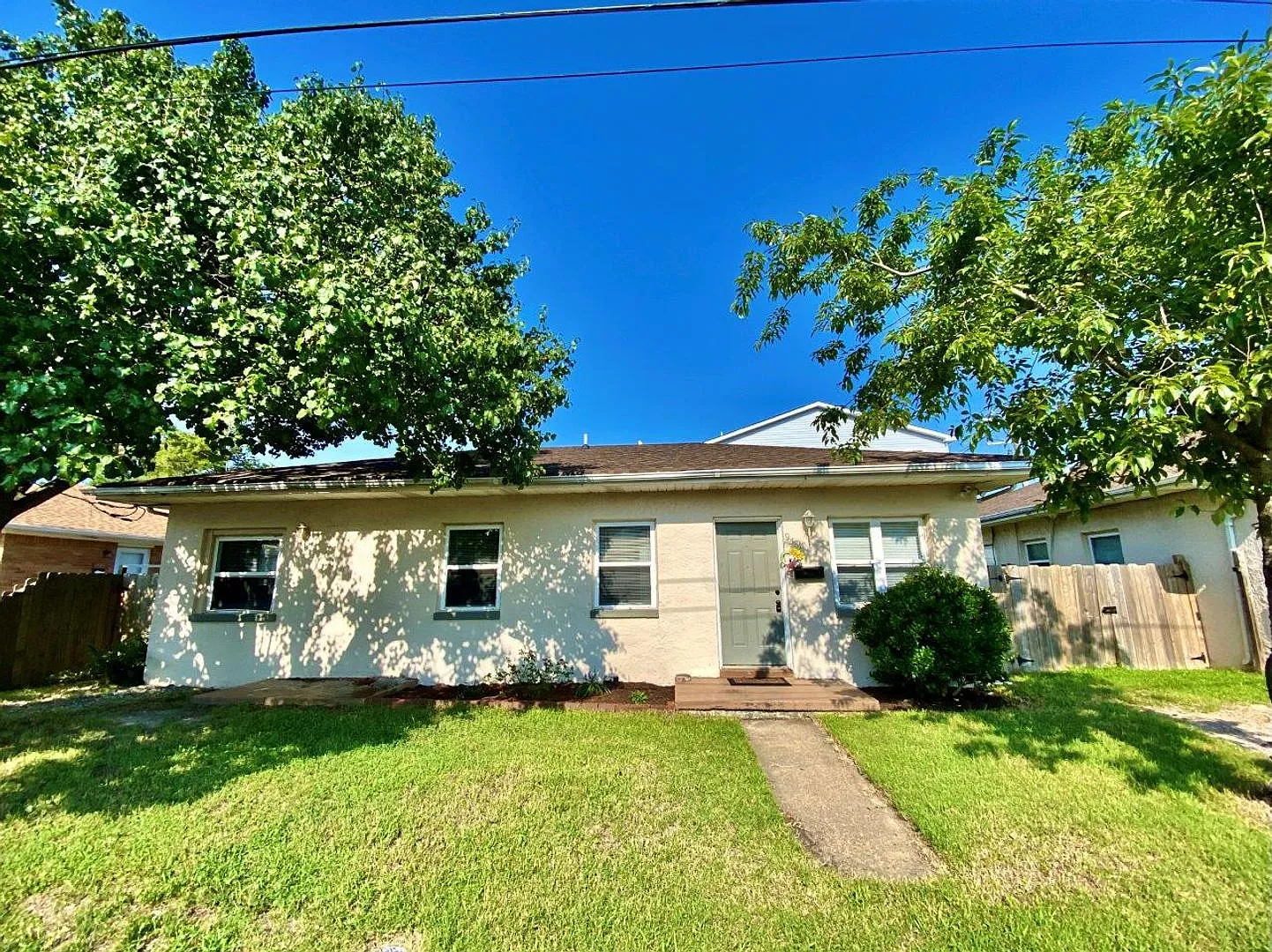 Cozy Cottage By The Sea! 3/2 Available 11-16-26! Pet Friendly - Fenced Backyard! — Photo 1