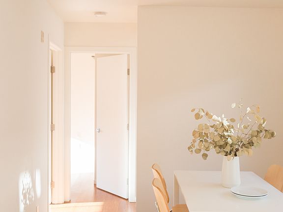 3rd image of 2117 W Clinton St #302