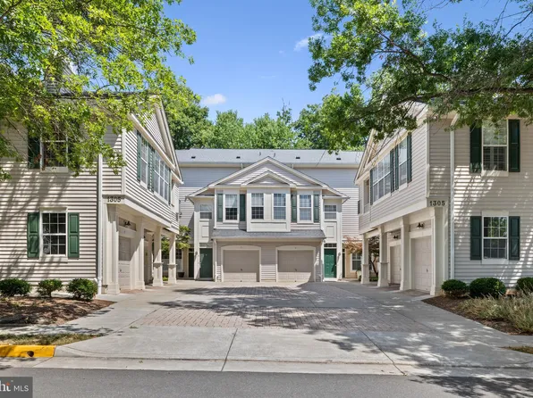 1305 Windleaf Dr #165, Reston, VA 20194