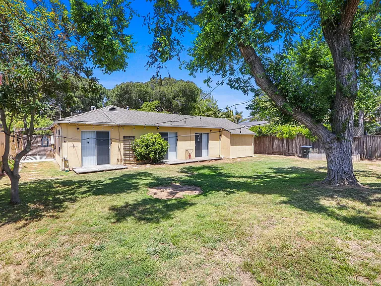 989 Arbor St — Photo 3