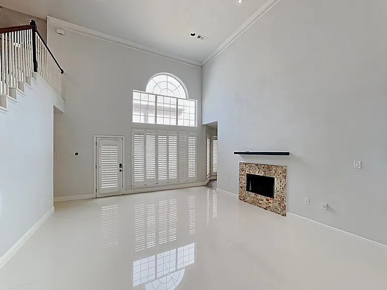 14620 Stratford Ct — Photo 3