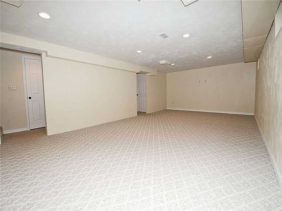 4th image of 213 Wyoming Ave