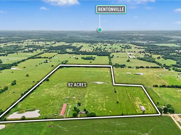9858 N State Line Rd, Maysville, AR 72747