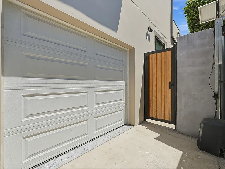 425 N Alfred St — Photo 26
