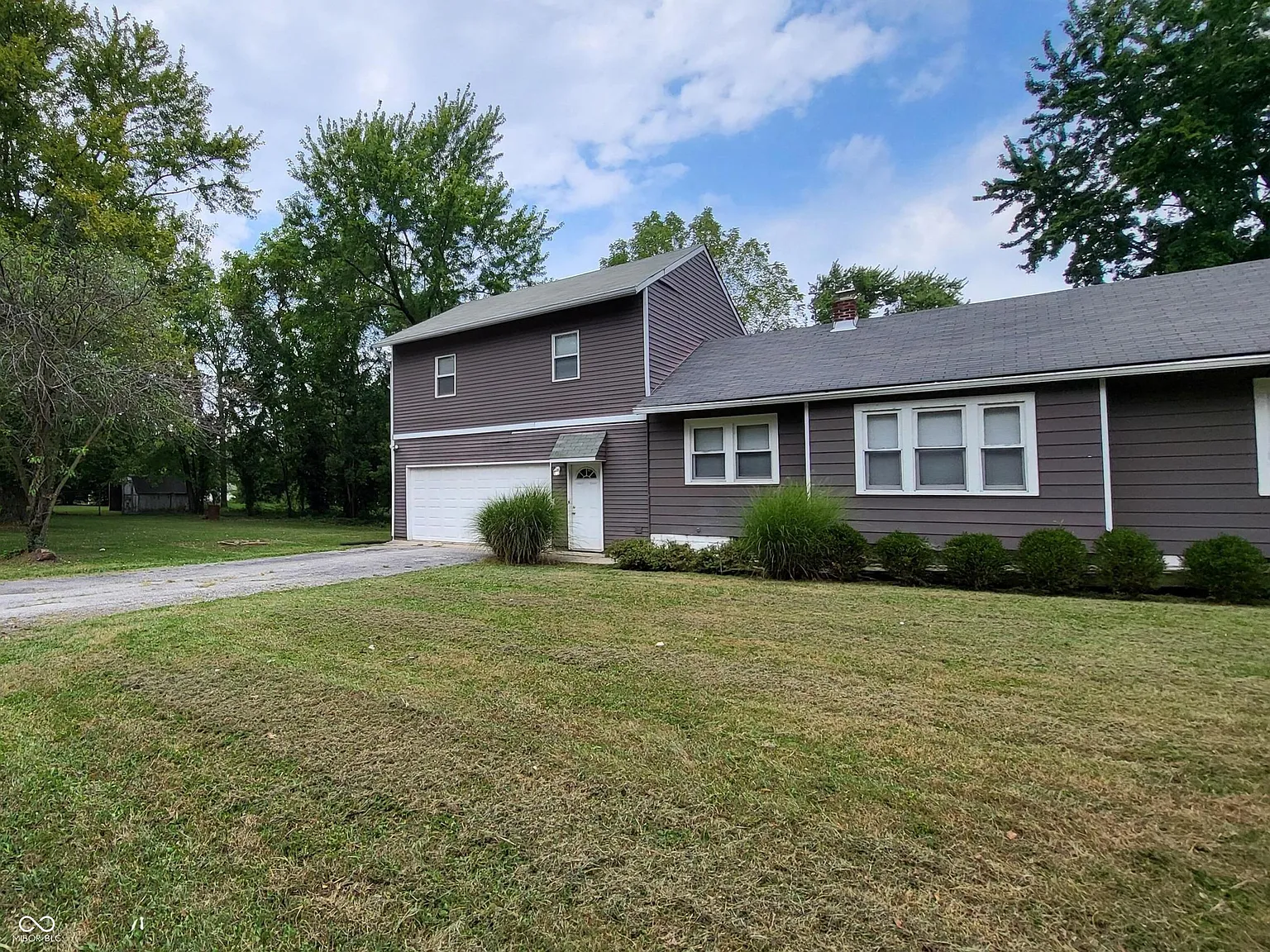 2 bed, 1.0 bath, 864 sqft, $1,050 — Photo 2