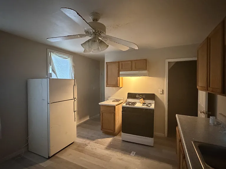 1829 W Butler St — Photo 10