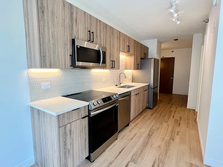 215 West Apartments — Photo 23