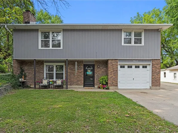 917 L St, Atchison, KS 66002