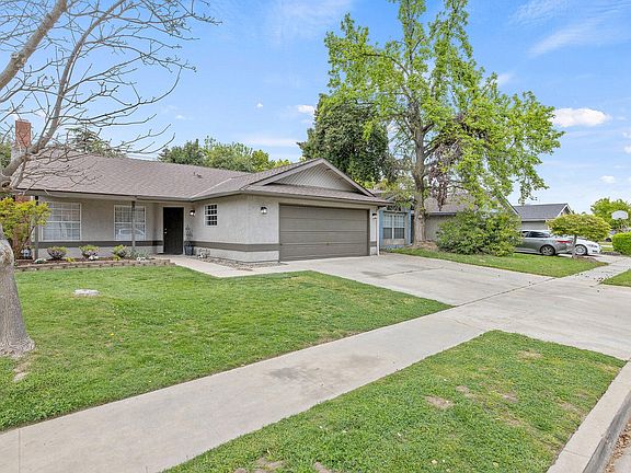 2nd image of 1017 N Oakwood Court
