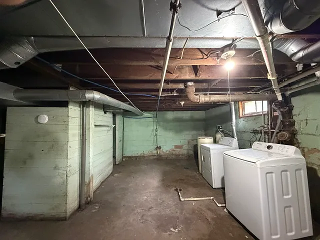 1214 Queen St — Photo 18