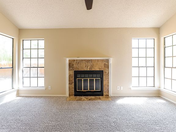 3rd image of 605 Meadowcreek Cir