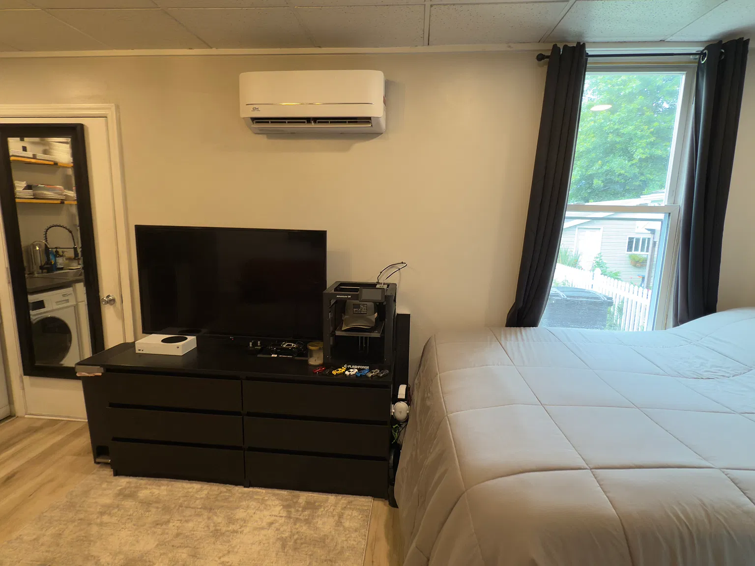 Studio, 300 sqft, $900 — Photo 4