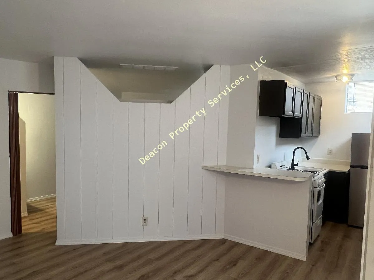 1830 Vassar Dr SE — Photo 2