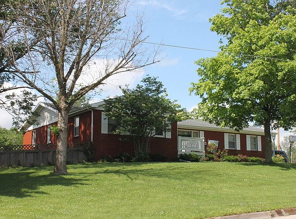 2nd image of 790 Oakley St