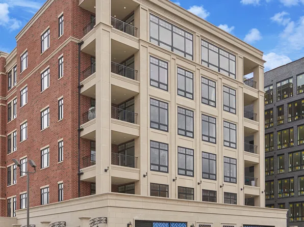 195 N Addison Ave #302, Elmhurst, IL 60126