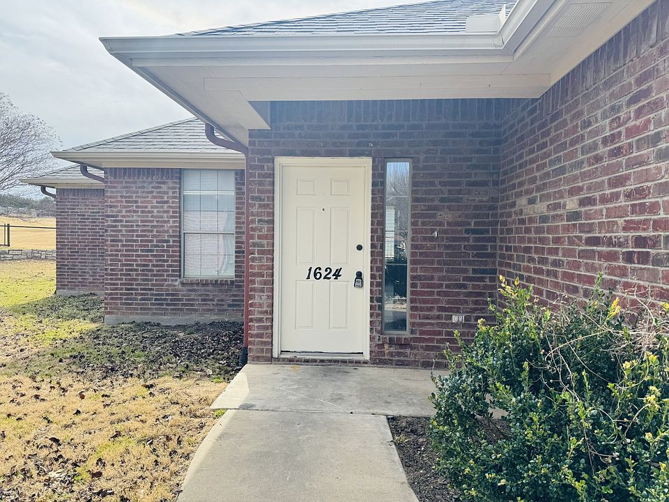 1st image of 1624 Summer Hill Ct