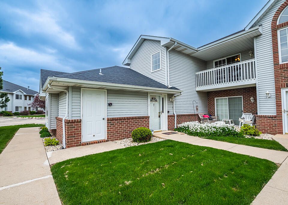 1st image of 1260 Village Centre Dr