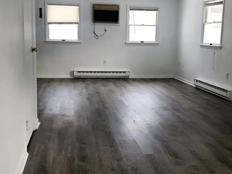 24 Jefferson Ave — Photo 3