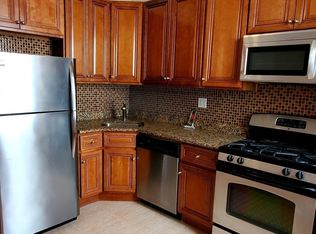 612 67th St #3R, Brooklyn, NY 11220