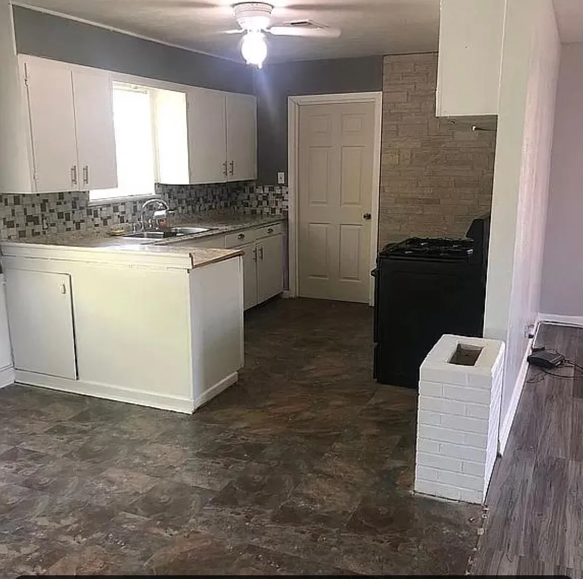 1110 W Houston Street — Photo 4