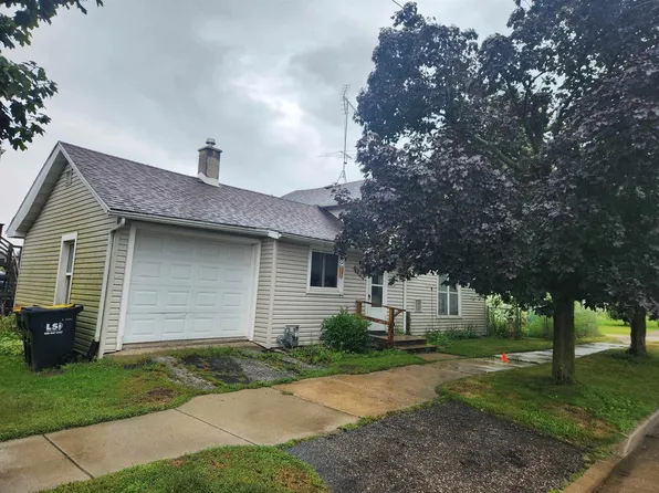100 South Oak Street, North Freedom, WI 53951