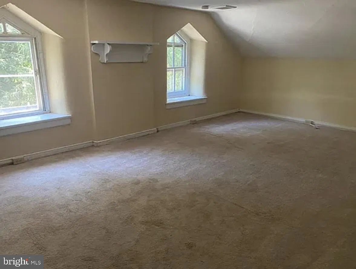 3 bed, 1.0 bath, 1500 sqft, $2,249 — Photo 3