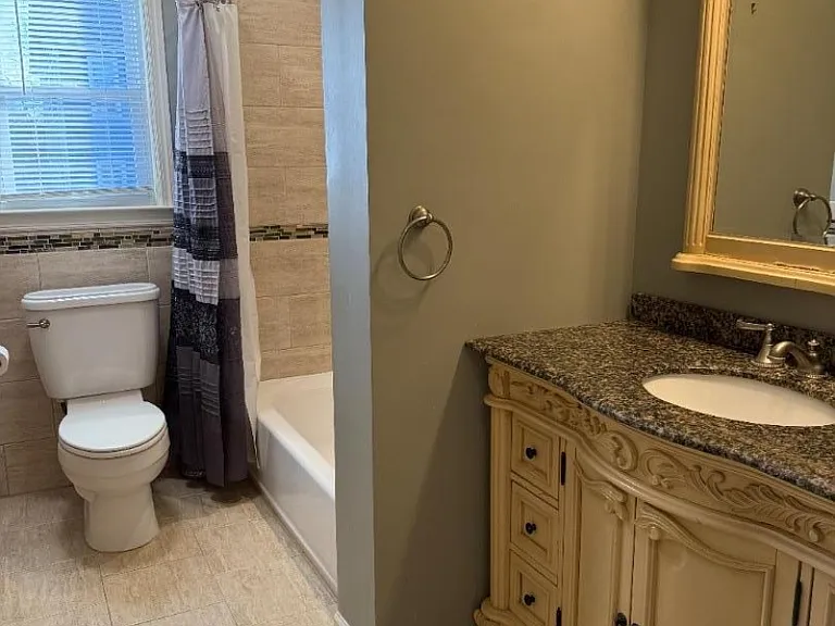 518 Downer St — Photo 17
