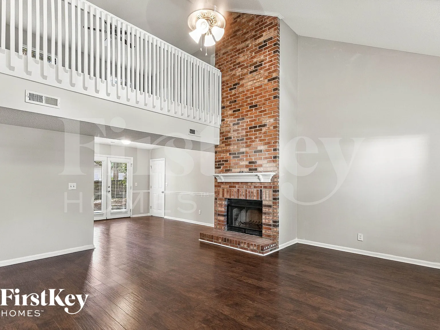 3 bed, 2.0 bath, 1700 sqft, $2,300 — Photo 2