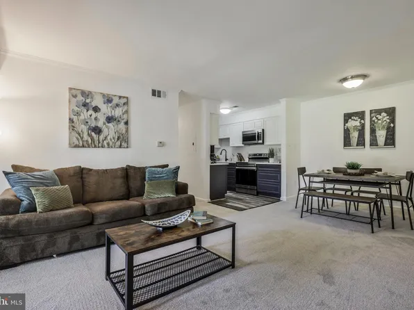 5803 Rexford Dr APT 814, Springfield, VA 22152