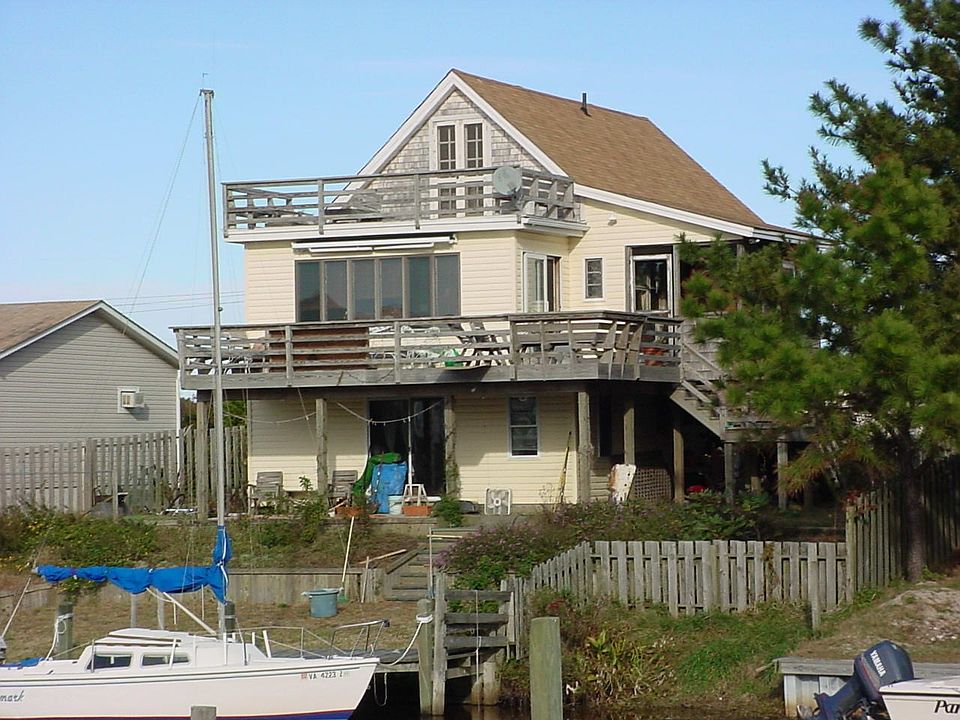 Beautifully located cove side