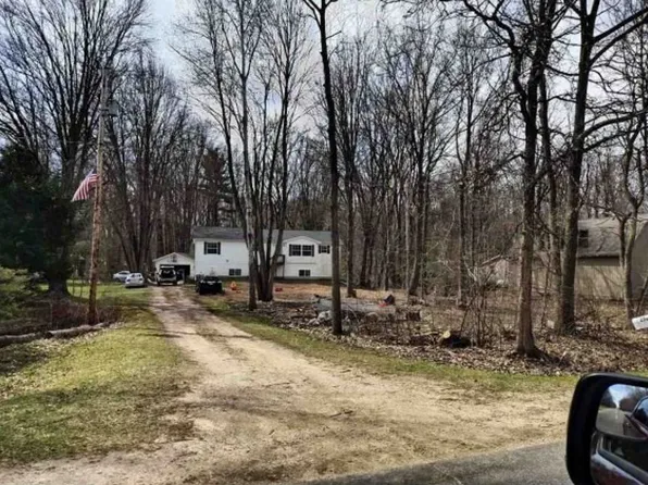 2568 Hoover St, Casnovia, MI 49318