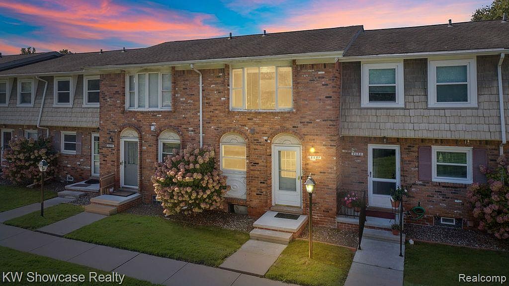 2651 Kingstowne Dr, Walled Lake, MI 48390 Zillow