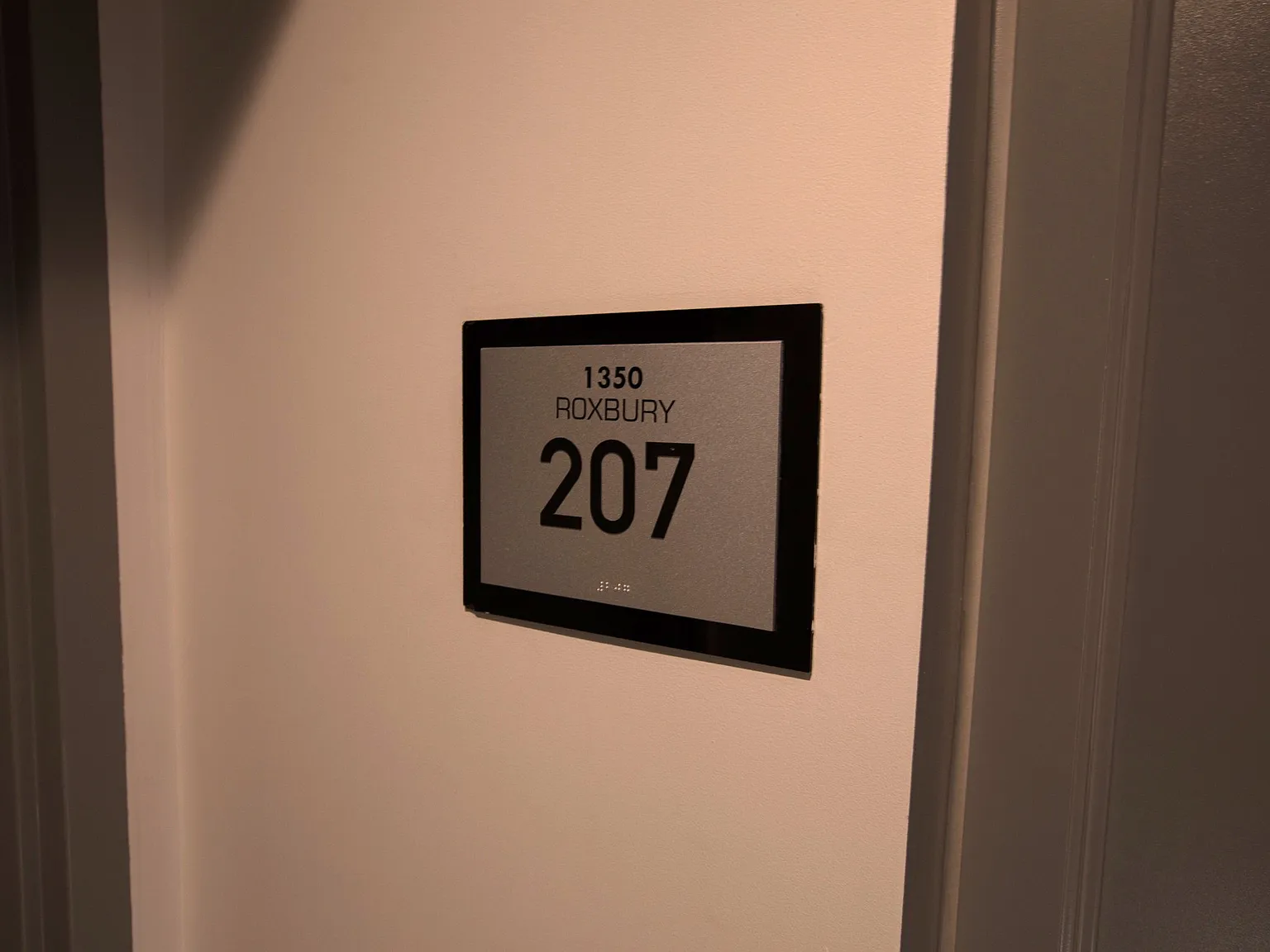 1350 Roxbury Dr — Photo 3