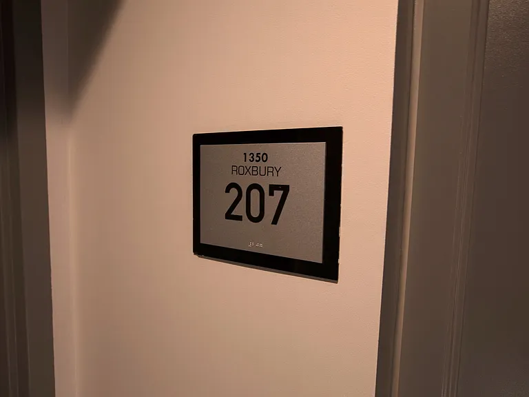 1350 Roxbury Dr — Photo 3