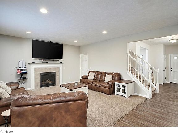 4th image of 37398 Hunter Lake Dr