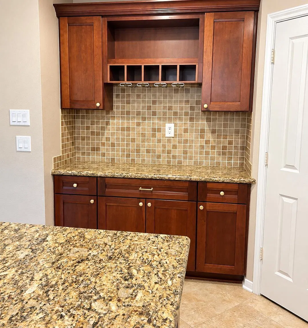 4 bed, 2.5 bath, 2716 sqft, $3,350 — Photo 3